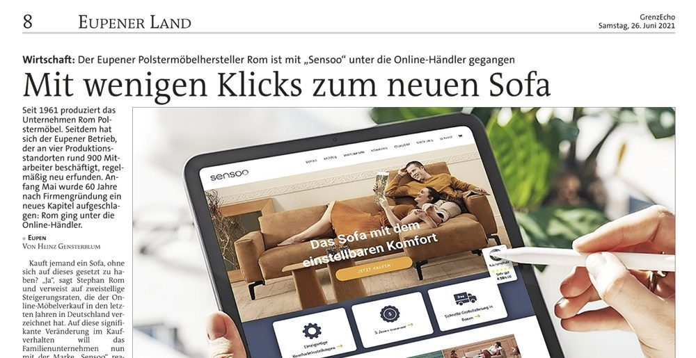 Sensoo - Zeitungssartikel 3 Gerneration der Rom Familie auf einem Sensoo Sofa